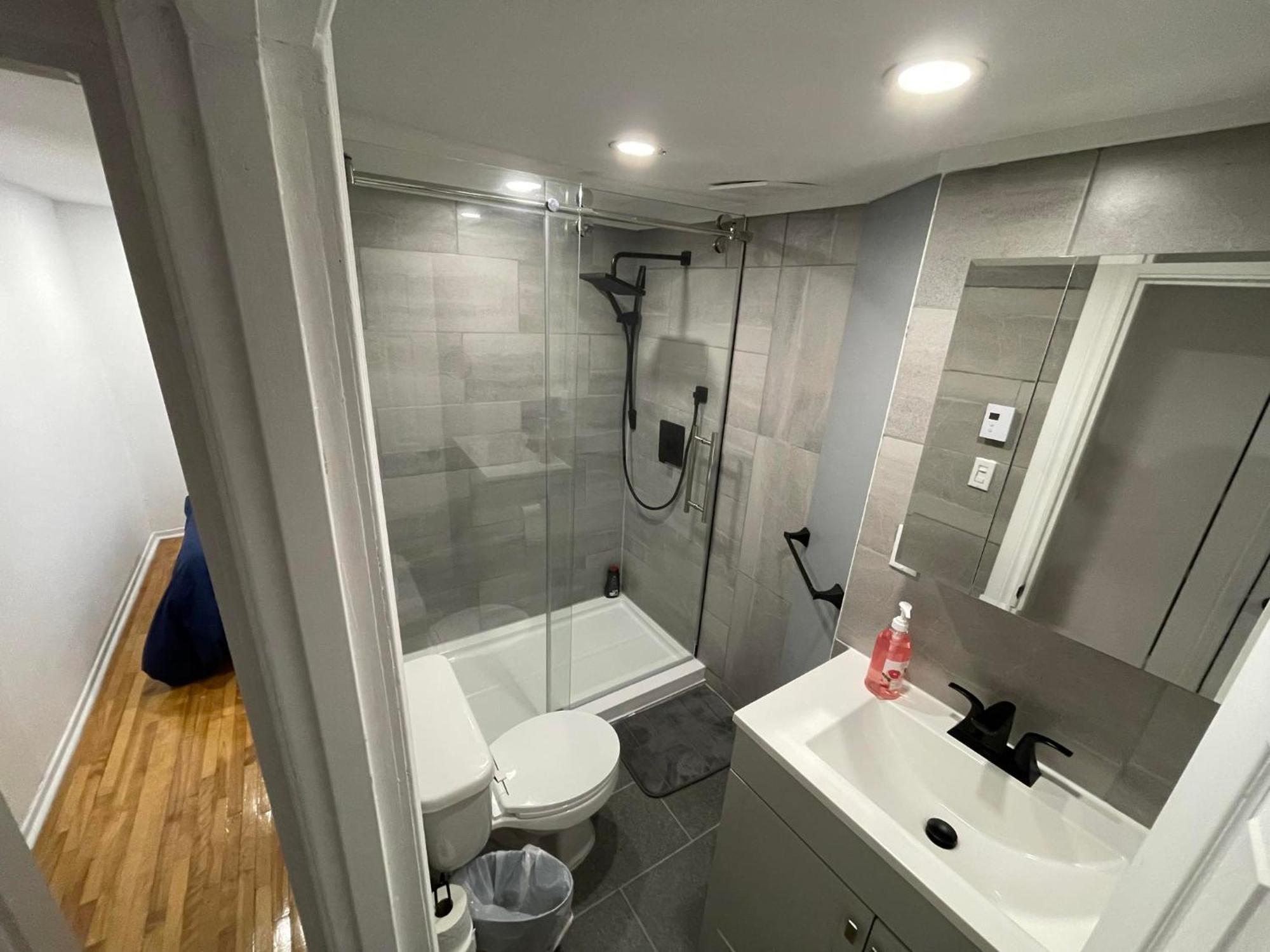 Spacious 3 Bedroom - 3944 Sainte Emilie Montréal