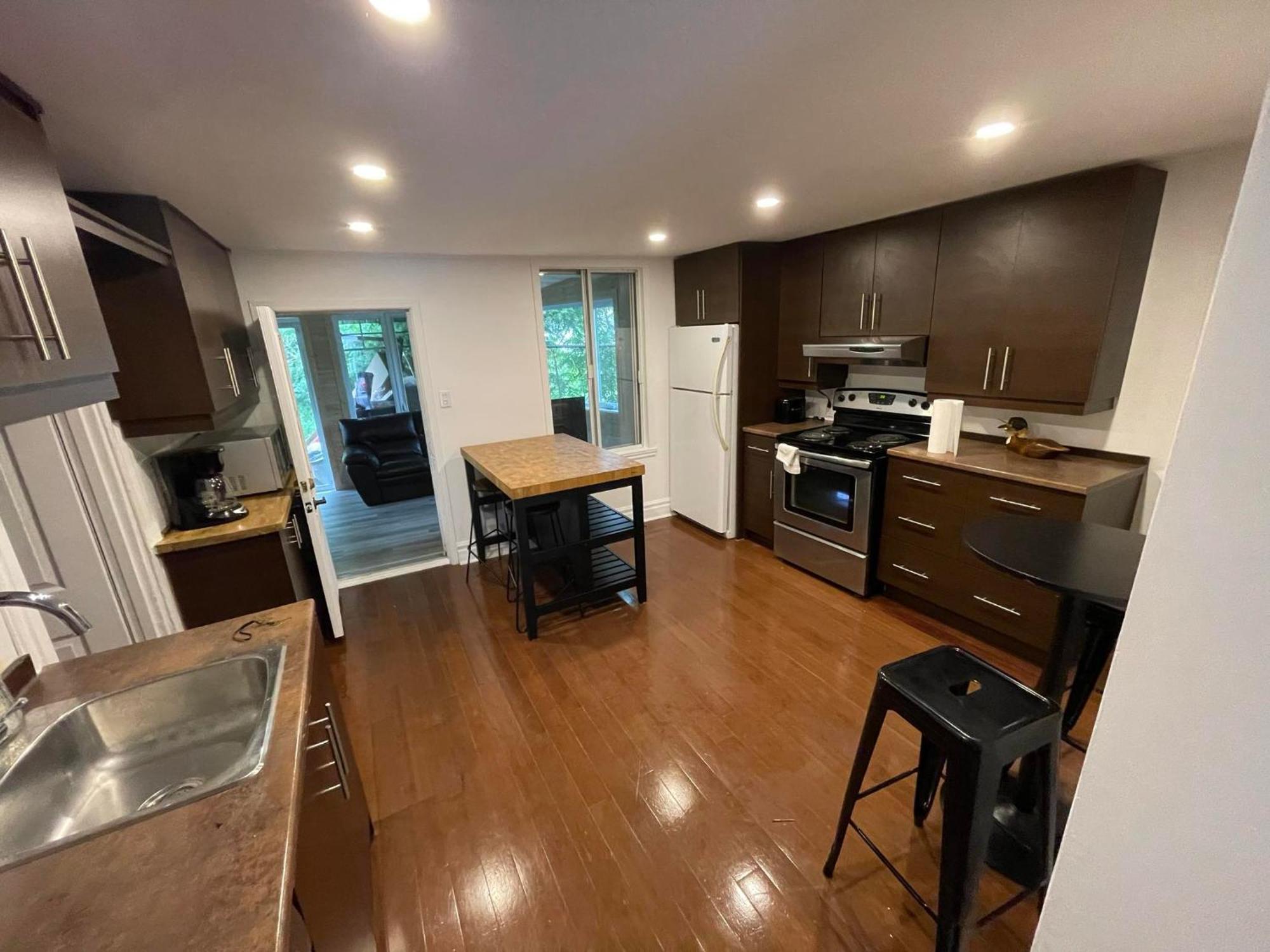Appartement Spacious 3 Bedroom - 3944 Sainte Emilie *